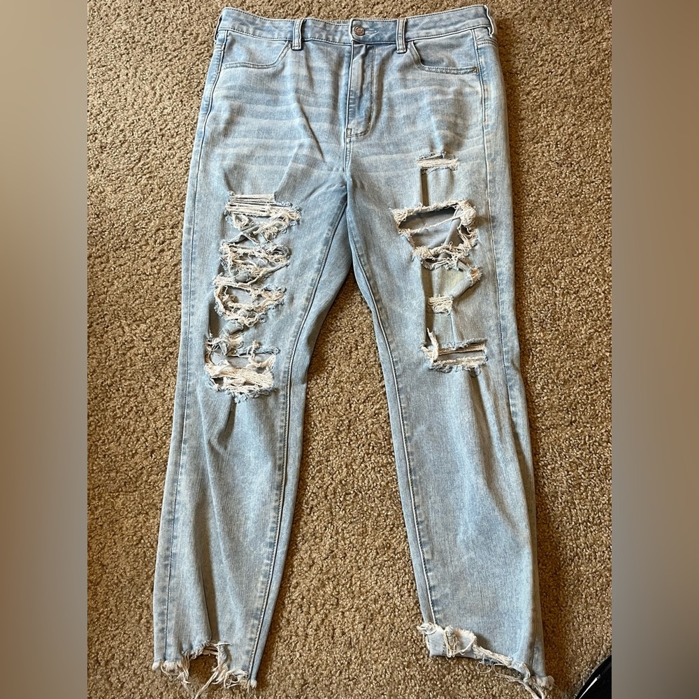 American Eagle Super Stretch Light Blue Distressed Jean Size 14 SHORT